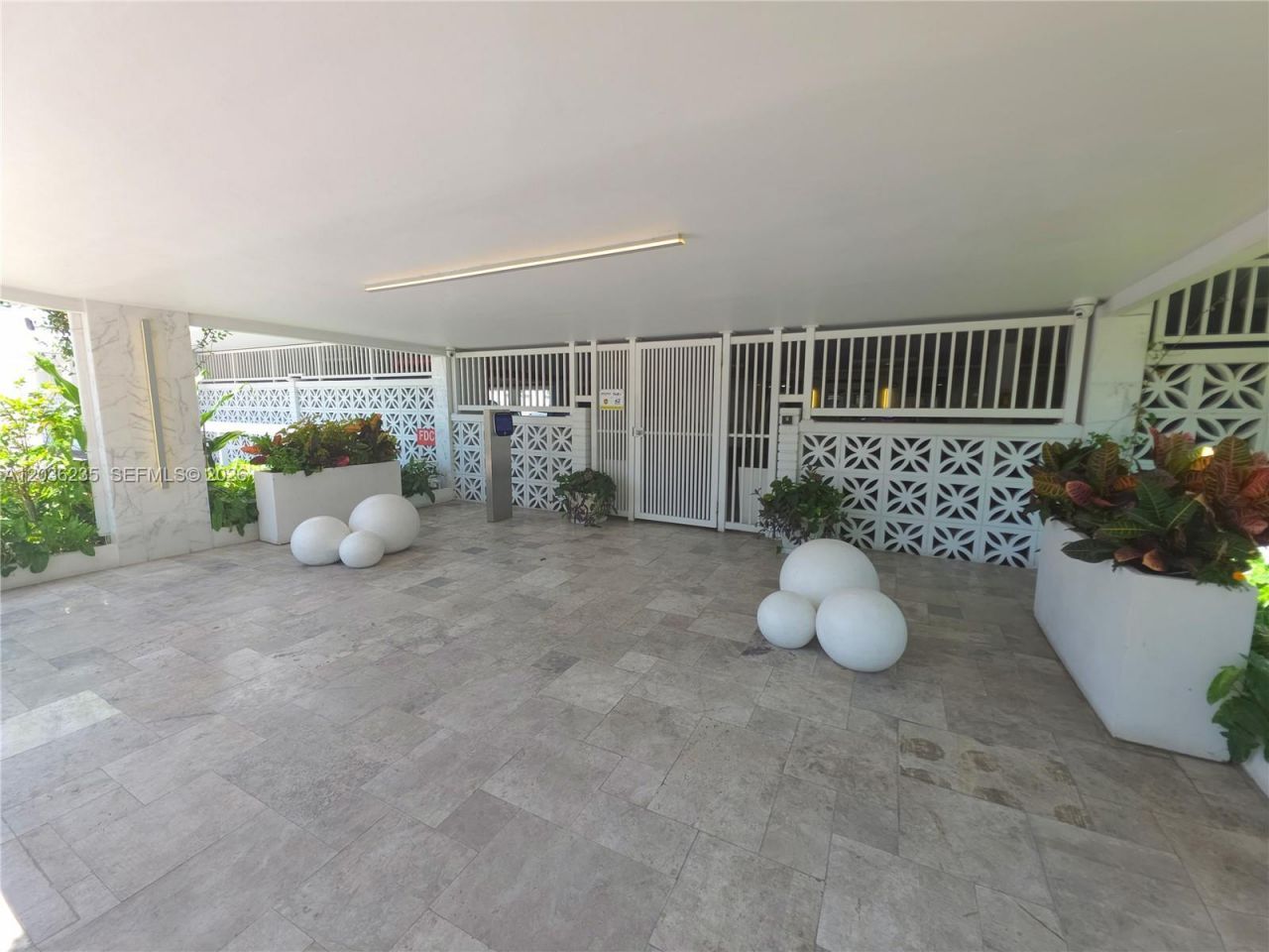 401 Ocean Dr, Unit 304, Miami Beach, FL 33139 Photo