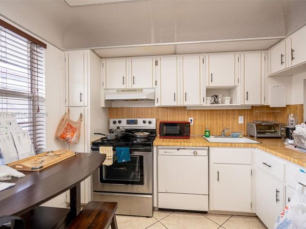 3531 Inverrary Dr, Unit 108, Lauderhill, FL 33319