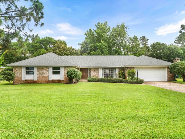 69 Country Club Road, Shalimar, FL 32579