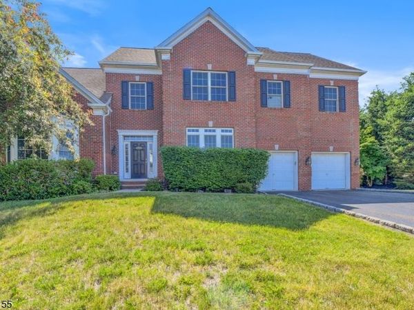 16 Commanders Ct, Totowa, NJ 07512