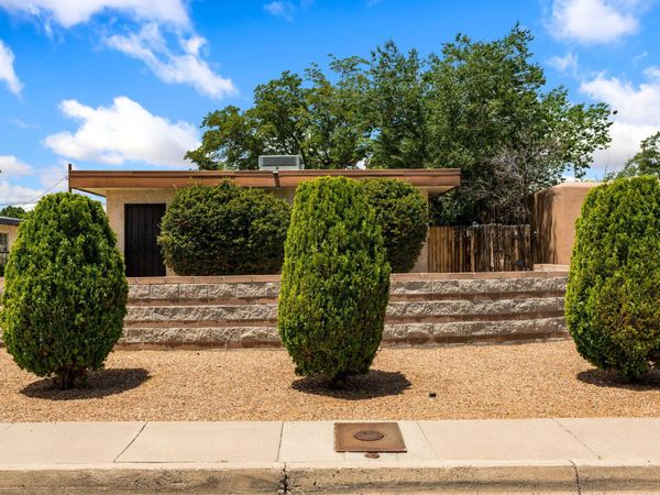 215 Madison Street NE, Albuquerque, NM 87108