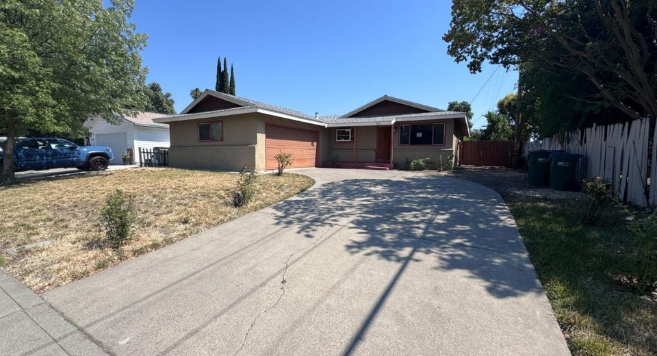 842 W Los Felis Ave, Stockton, CA 95210 Photo
