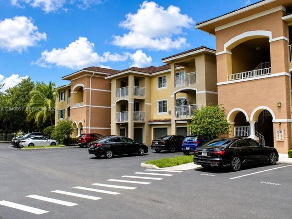 6458 Emerald Dunes Dr , Unit 303, West Palm Beach, FL 33411