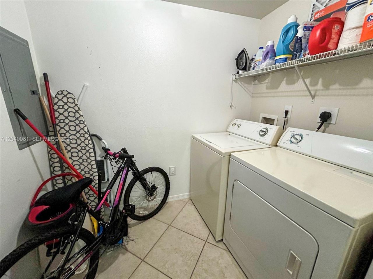 6458 Emerald Dunes Dr, Unit 303, West Palm Beach, FL 33411 Photo