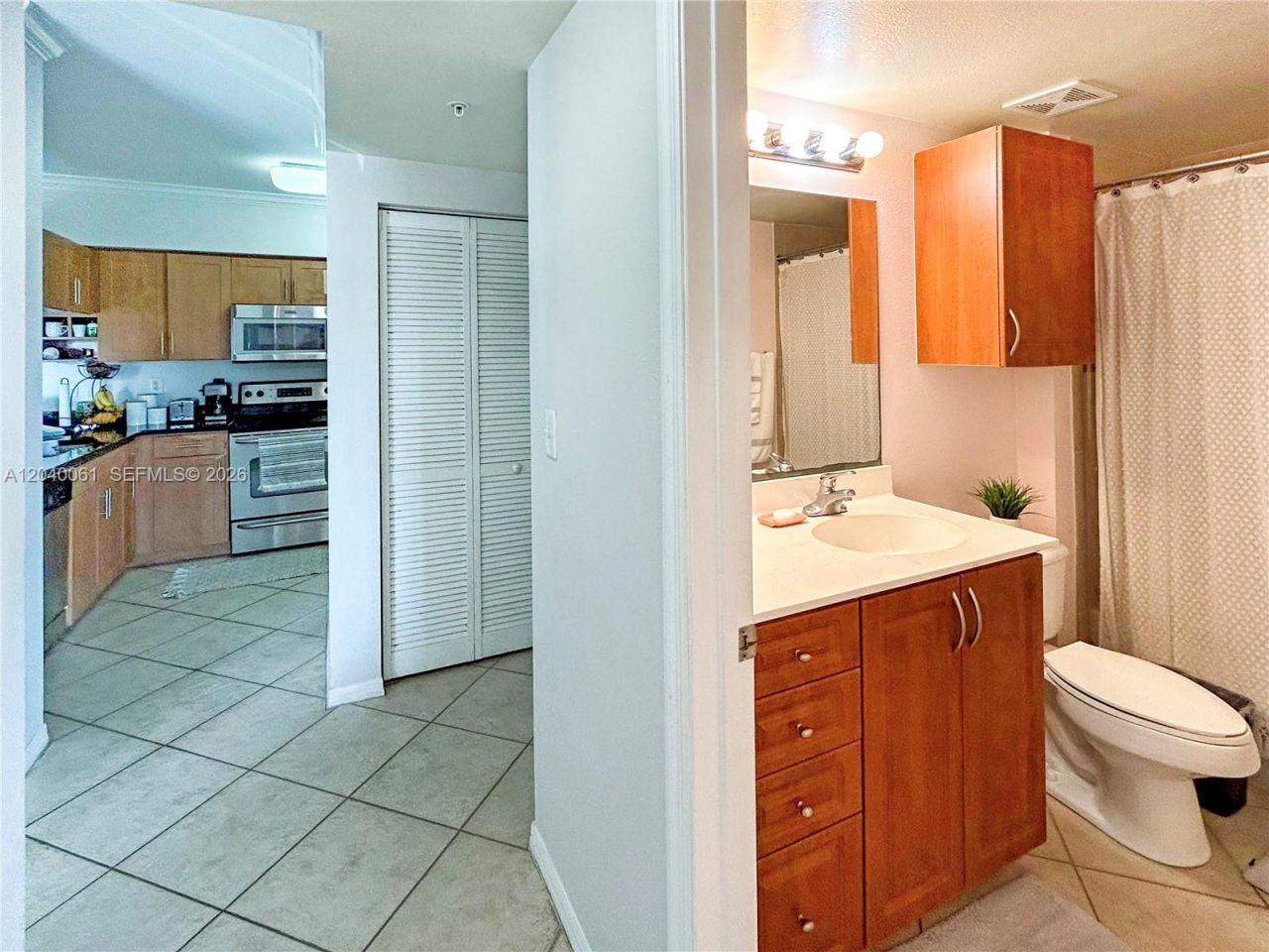 6458 Emerald Dunes Dr, Unit 303, West Palm Beach, FL 33411 Photo