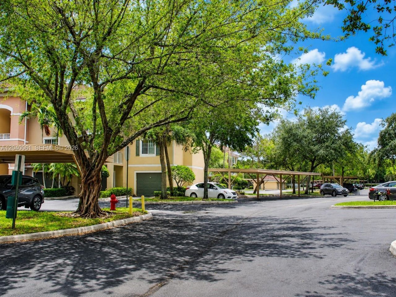 6458 Emerald Dunes Dr, Unit 303, West Palm Beach, FL 33411 Photo