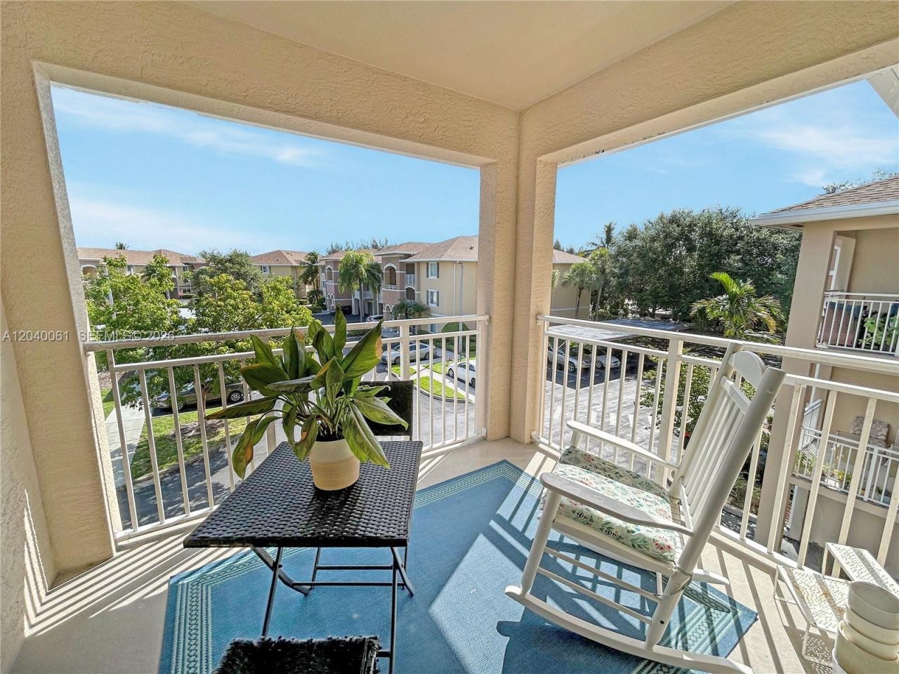 6458 Emerald Dunes Dr, Unit 303, West Palm Beach, FL 33411 Photo