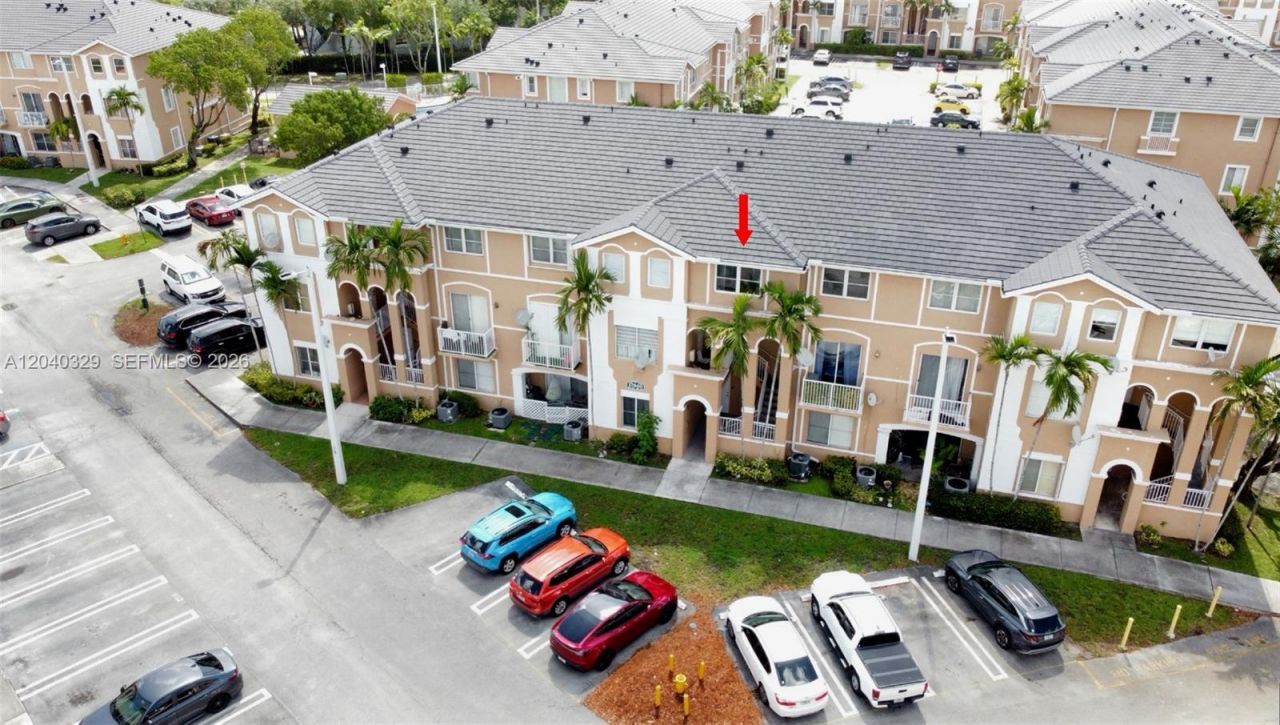 17640 NW 73rd Ave , Unit 204-19, Hialeah, FL 33015 Photo