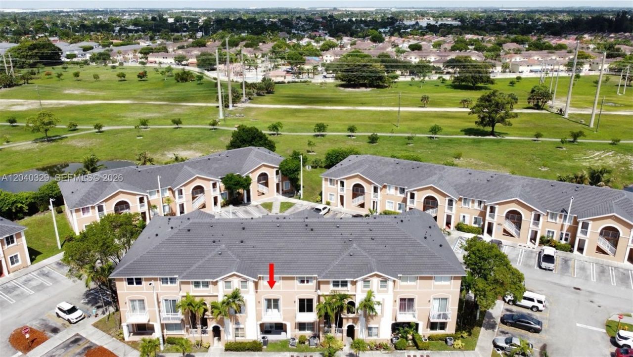 17640 NW 73rd Ave , Unit 204-19, Hialeah, FL 33015 Photo