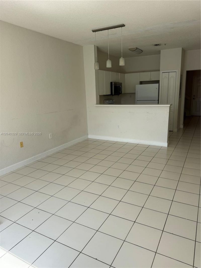 17640 NW 73rd Ave , Unit 204-19, Hialeah, FL 33015 Photo