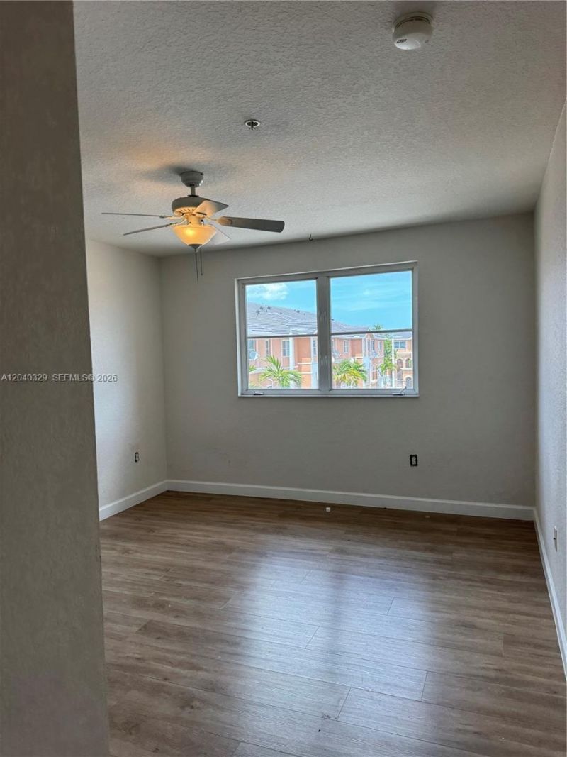 17640 NW 73rd Ave , Unit 204-19, Hialeah, FL 33015 Photo