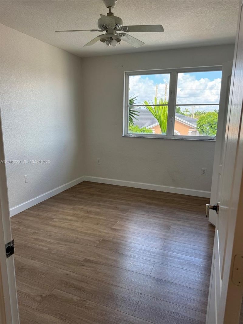 17640 NW 73rd Ave , Unit 204-19, Hialeah, FL 33015 Photo