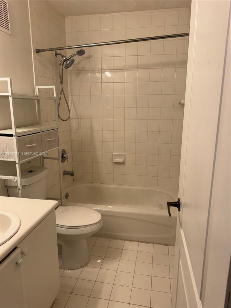 17640 NW 73rd Ave , Unit 204-19, Hialeah, FL 33015 Photo