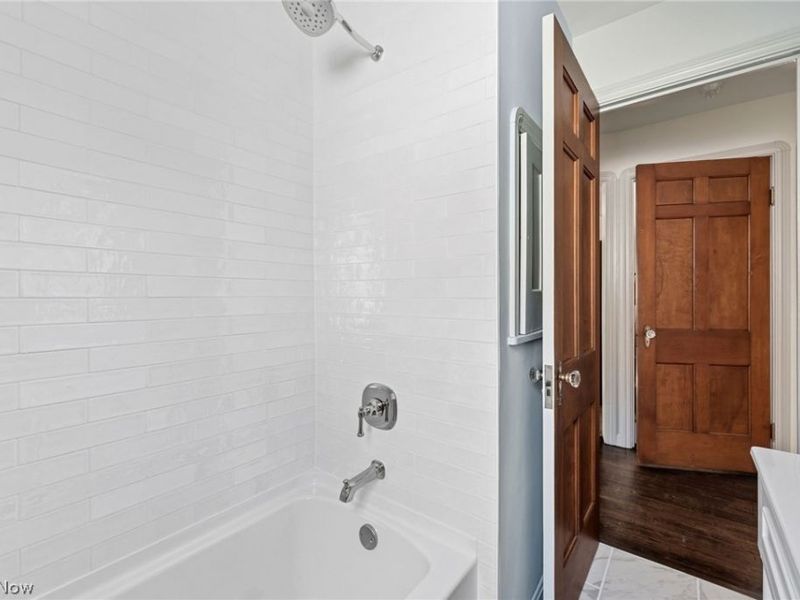 14325 Birchwood Avenue, Cleveland, OH 44111 Photo 18