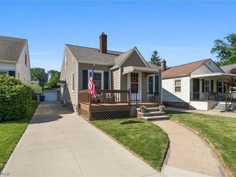 14325 Birchwood Avenue, Cleveland, OH 44111 Photo 32