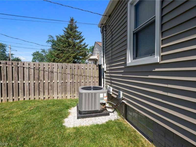 14325 Birchwood Avenue, Cleveland, OH 44111 Photo 36