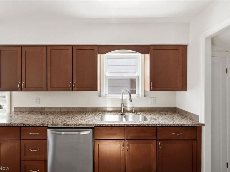 14325 Birchwood Avenue, Cleveland, OH 44111 Photo 8