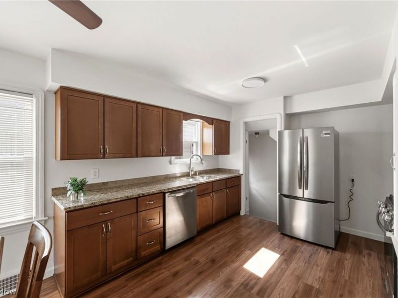 14325 Birchwood Avenue, Cleveland, OH 44111 Photo 9