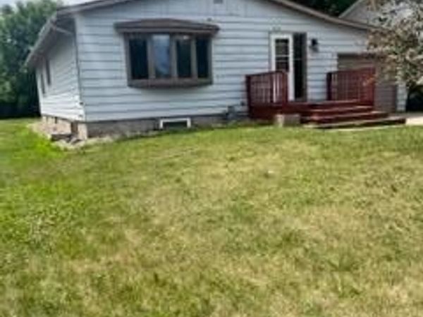 814 Lakeview Avenue , Windom, MN 56101