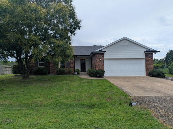 671 N Russell Avenue , Bolivar, MO 65613