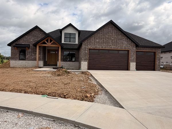 1749 E Skyline , Ozark, MO 65721