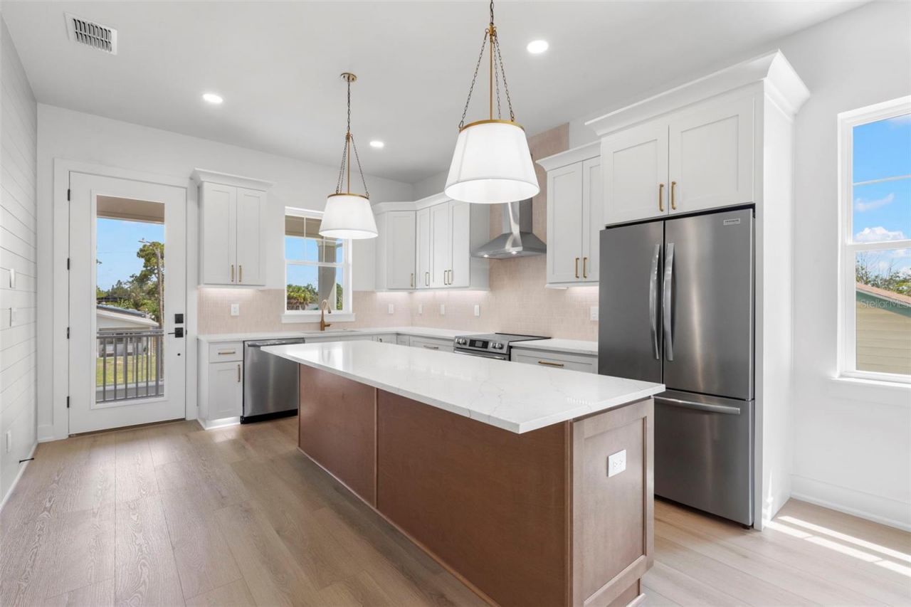 1868 Mississippi Avenue Ne, Saint Petersburg, FL 33703 Photo