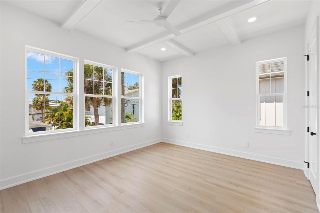 1868 Mississippi Avenue Ne, Saint Petersburg, FL 33703 Photo