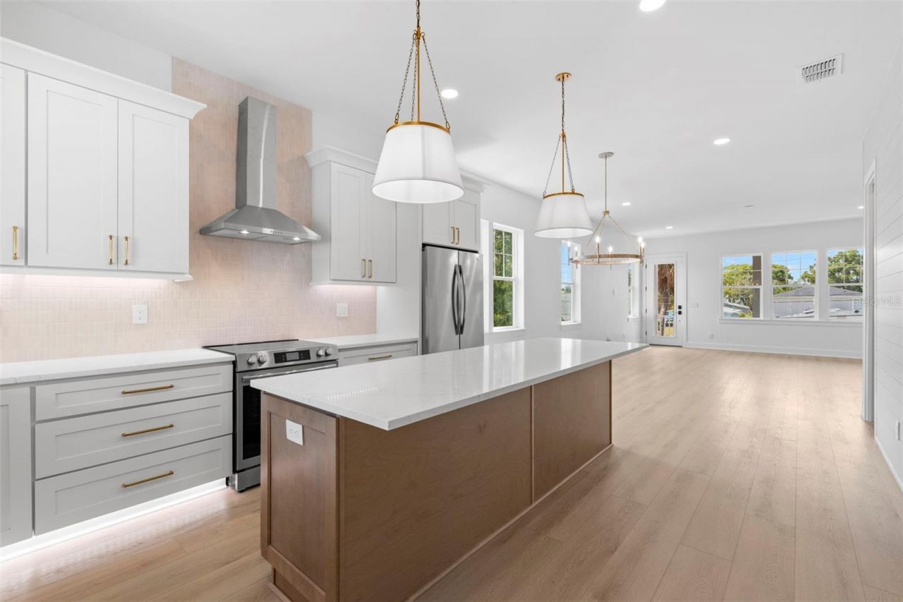 1868 Mississippi Avenue Ne, Saint Petersburg, FL 33703 Photo