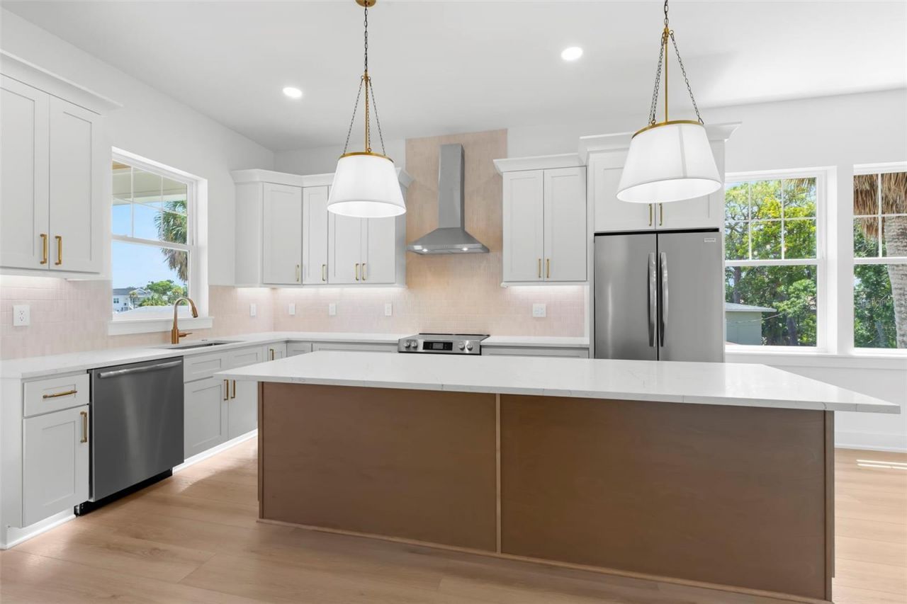 1868 Mississippi Avenue Ne, Saint Petersburg, FL 33703 Photo