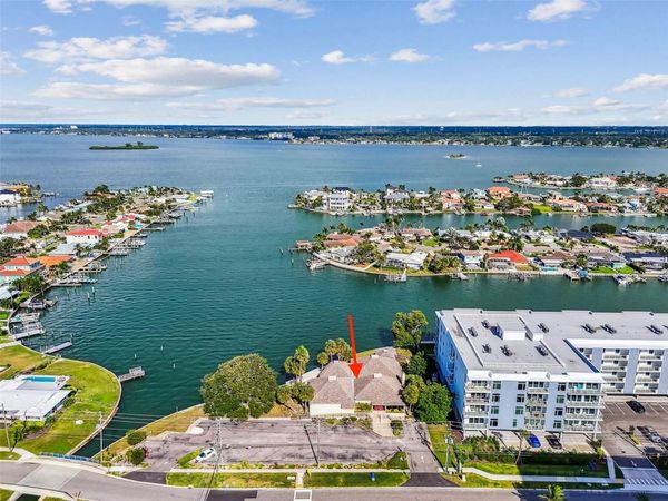 425 ISLAND WAY , CLEARWATER, FL 33767