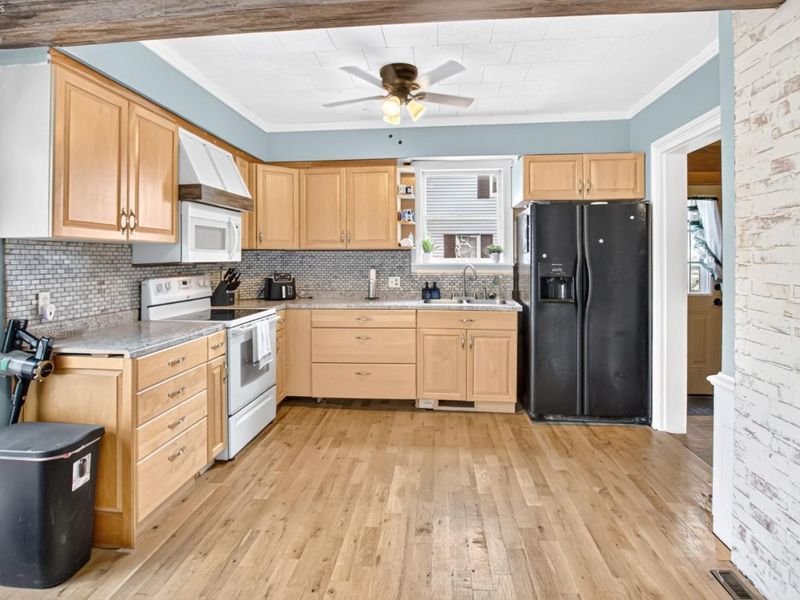 909 Maple Street, Bucyrus, OH 44820 Photo 7
