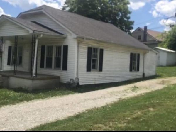 907 White Street , Tompkinsville, KY 42167