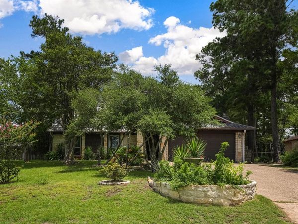 112 Mahalua LN , Bastrop, TX 78602
