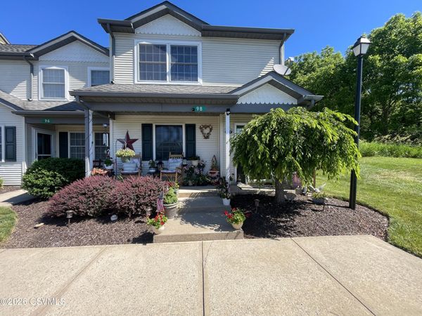98 SANDRA LEE Boulevard, West Milton, PA 17886