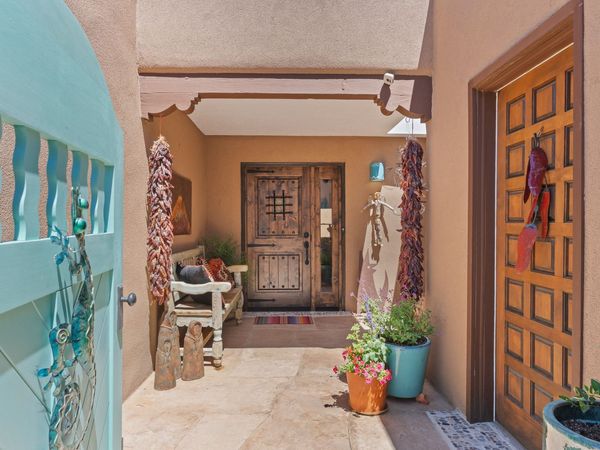 310 Calle Estado , Santa Fe, NM 87501
