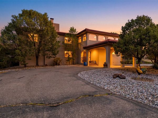 16 Toro, Santa Fe, NM 87508