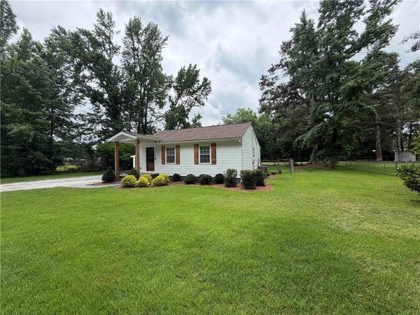 225 Moore Road , Oxford, GA 30054