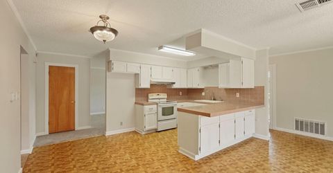 8 N Cambridge Dr, Lodi, CA 95242 Photo