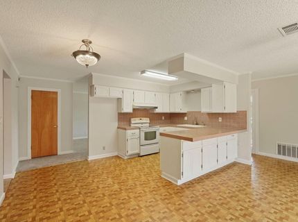 8 N Cambridge Dr, Lodi, CA 95242 Photo