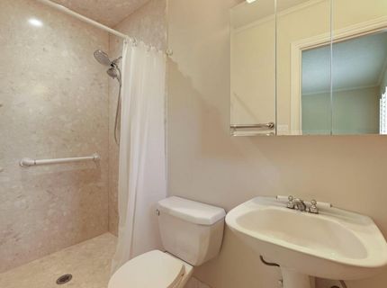 8 N Cambridge Dr, Lodi, CA 95242 Photo