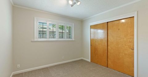 8 N Cambridge Dr, Lodi, CA 95242 Photo