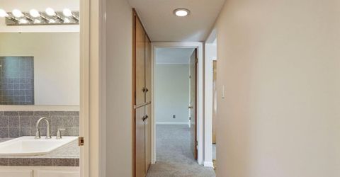 8 N Cambridge Dr, Lodi, CA 95242 Photo