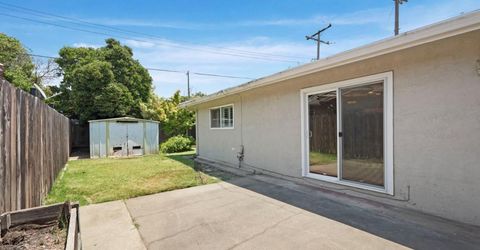 8 N Cambridge Dr, Lodi, CA 95242 Photo