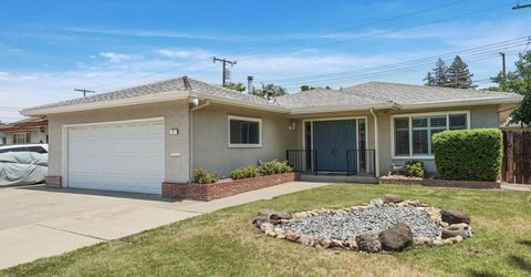 8 N Cambridge Dr, Lodi, CA 95242 Photo