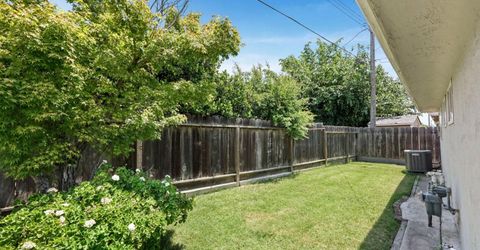 8 N Cambridge Dr, Lodi, CA 95242 Photo