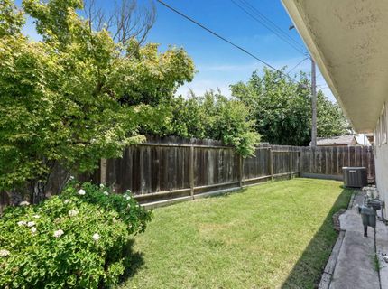 8 N Cambridge Dr, Lodi, CA 95242 Photo