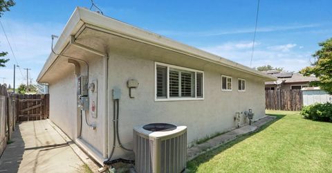 8 N Cambridge Dr, Lodi, CA 95242 Photo