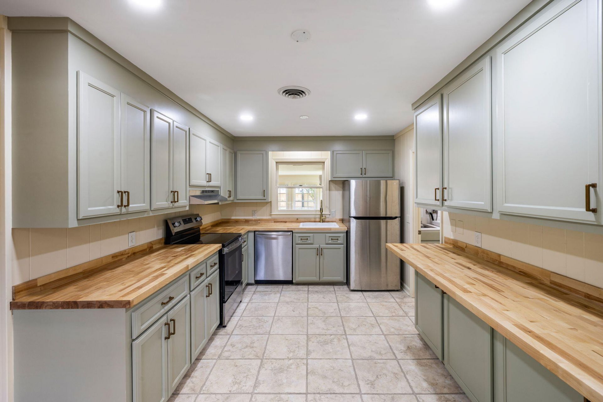 1335 Old Colony Road Photo 14