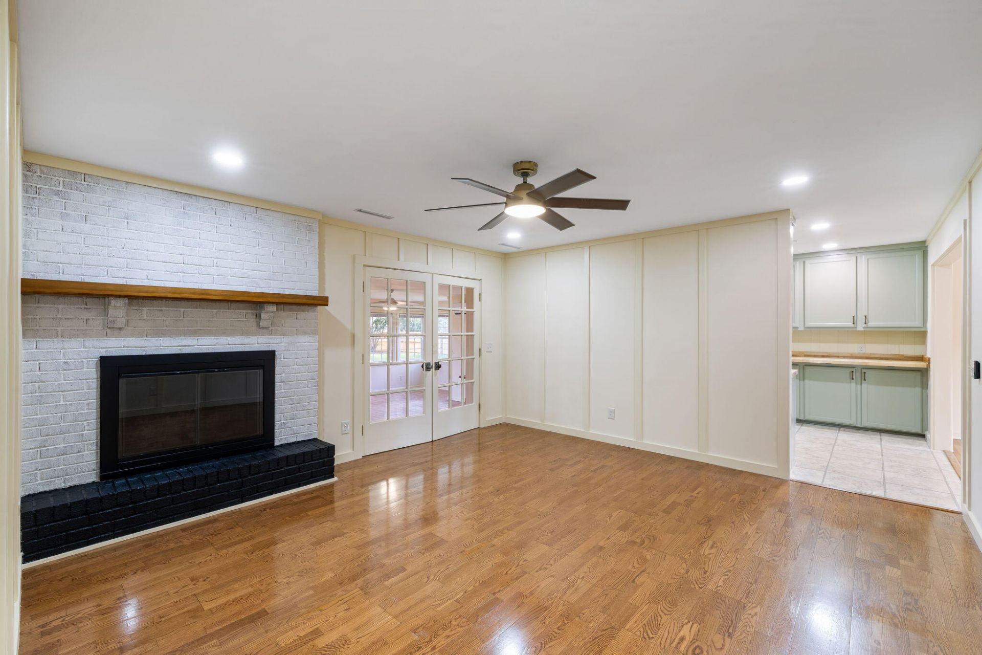 1335 Old Colony Road Photo 7