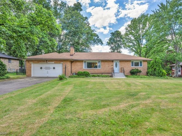 8382 Parkdale Drive , North Royalton, OH 44133